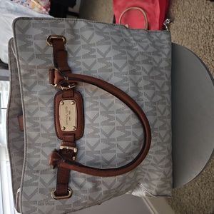 Large Michael kors Hamilton bag SOLD AS IS! NO RETURNS!